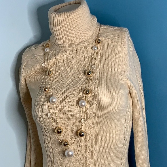 Theory  Dashana Leuna tall petite turtleneck sweater dress in off-white - Picture 2 of 8